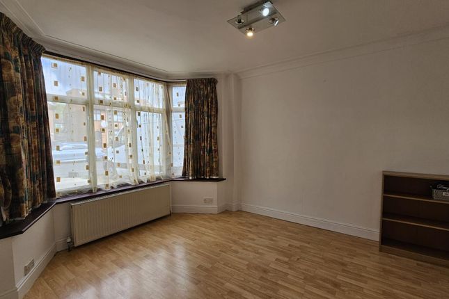 71, Tintern Avenue, London photo 5