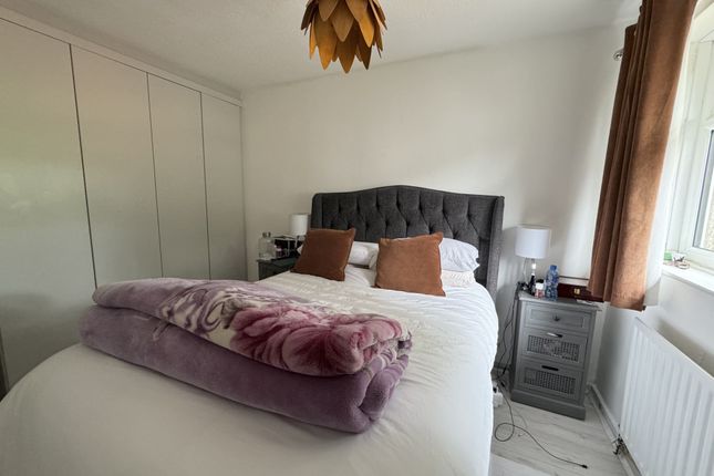 57, Holtdale Avenue, Leeds photo 2