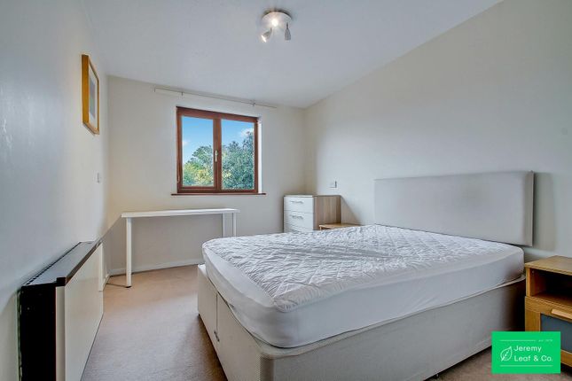 Chalice Court, East Finchley photo 4