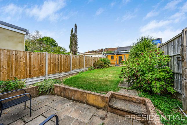 18 Habgood Road, Loughton photo 4