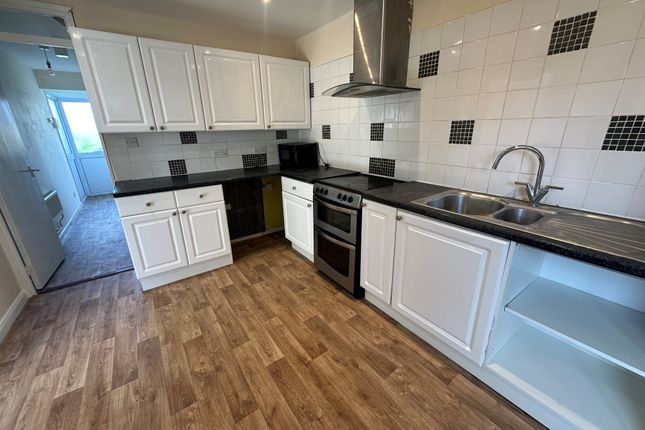 39, Spruce Hill, HARLOW photo 4