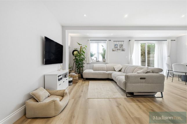 Flat 1 Leverton House, 47, West Grove, Woodford Green photo 4