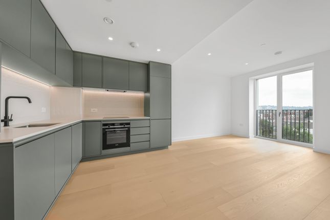Parkview Avenue, London photo 2