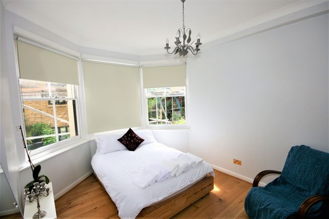 Flat to rent in Lion Mills, Hackney Road