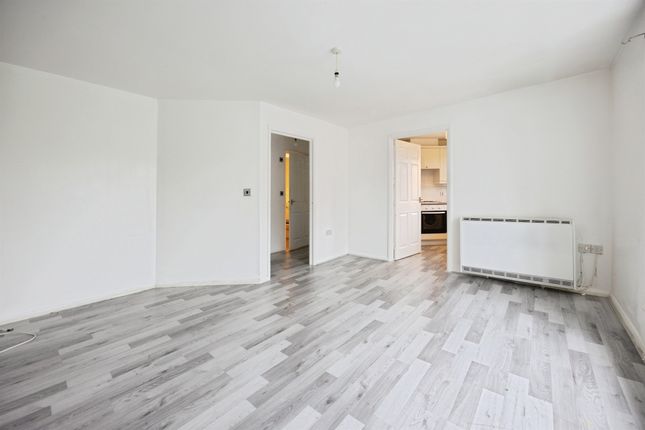 Surtees Close, Ashford photo 3