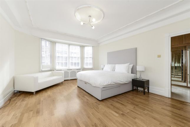 Flat to rent in Strathmore Court, Park Road, London