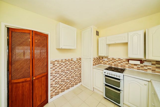 Flat 3, 94, Ennisdale Drive, Wirral photo 4