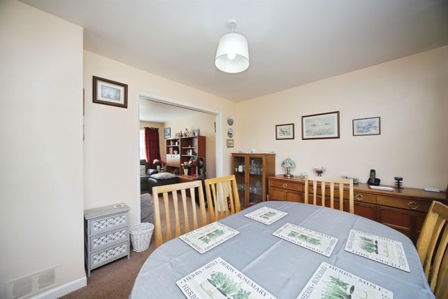 22, Newlands Grove, Taunton photo 4