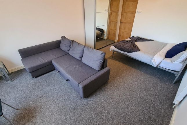 Flat 5, 14-16, Chatham Grove, Manchester photo 3