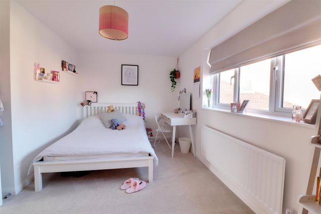 37, Great Oldbury Drive, Stonehouse photo 2