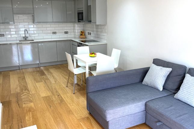 Thumbnail Flat to rent in Flat 08 Signal House, 137 Great Suffolk Street, London