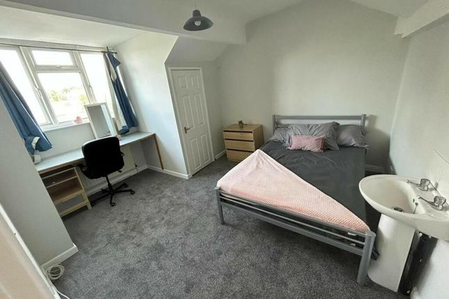 Bright And Tidy Double Bedroom Featuring A Comfort...