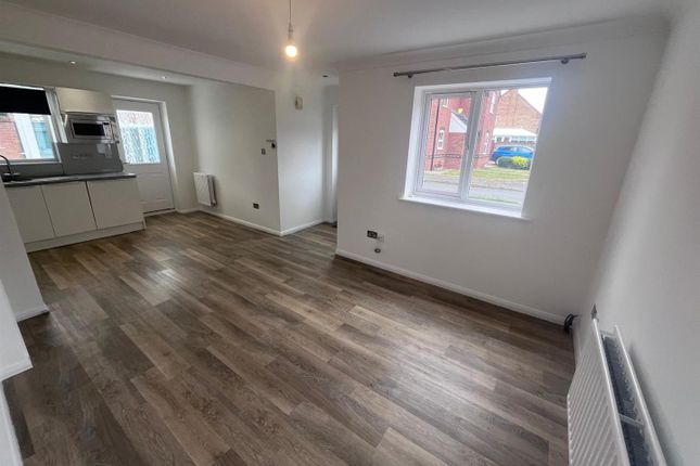 14, Bradley Close, Louth photo 5