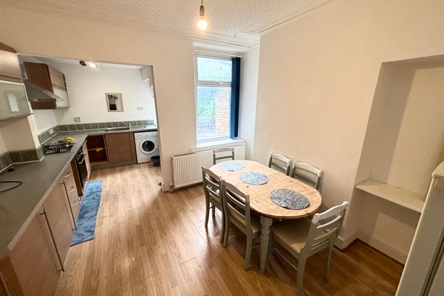 103, SHEFFIELD photo 3