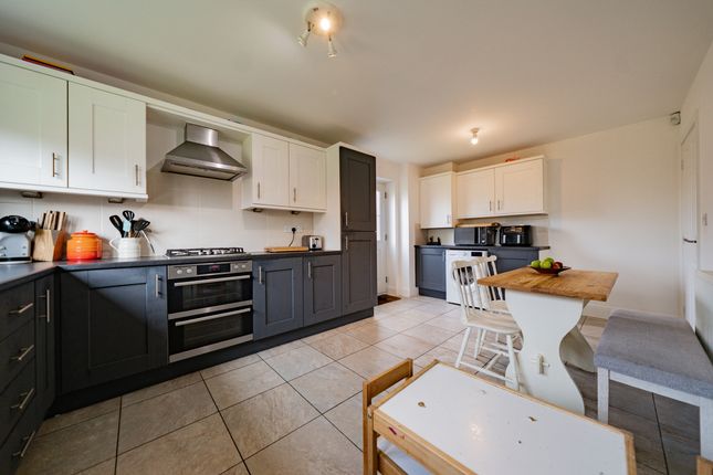 2 Doctor Wright Close, Markfield photo 2