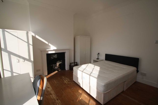Room To Rent In Royal College Street Camden Nw1 Zoopla