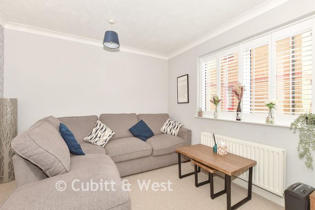 Walstead Lodge, Franklynn Road, Haywards Heath photo 4