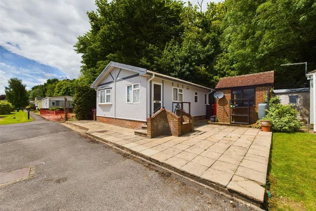 Thumbnail Mobile/park home for sale in Peppard Road, Caversham, Reading