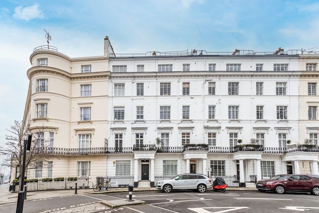 Flat for sale in Westbourne Crescent, London