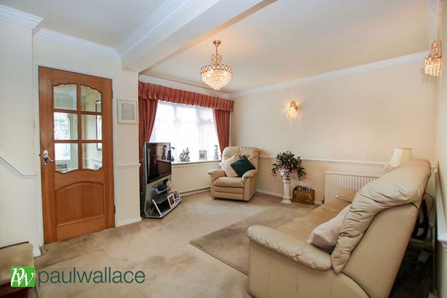 4, Farm Close, Waltham Cross photo 2