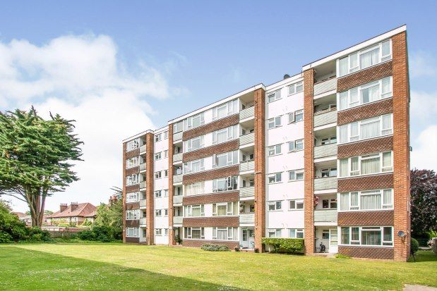2 bed flat to rent in Princess Road, Poole BH12