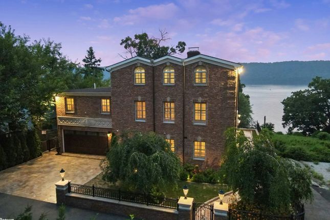 Thumbnail Property for sale in Scenic Place In Spuyten Duyvil, Spuyten Duyvil, New York, United States Of America