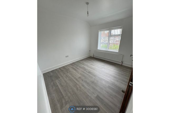 Hunters Square, Dagenham photo 3