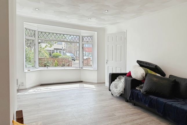 9 Stephen Avenue, Rainham photo 3