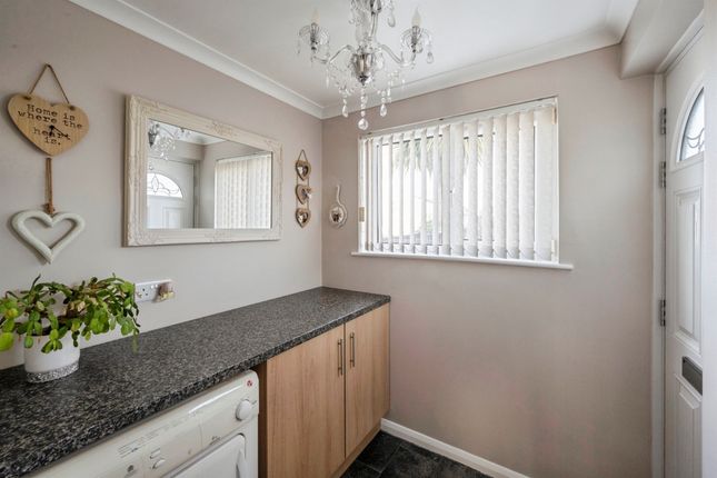 16, Mayfair Close, Doncaster photo 3