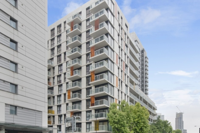 Thumbnail Flat to rent in Kensington Apartments, Commercial Street, London