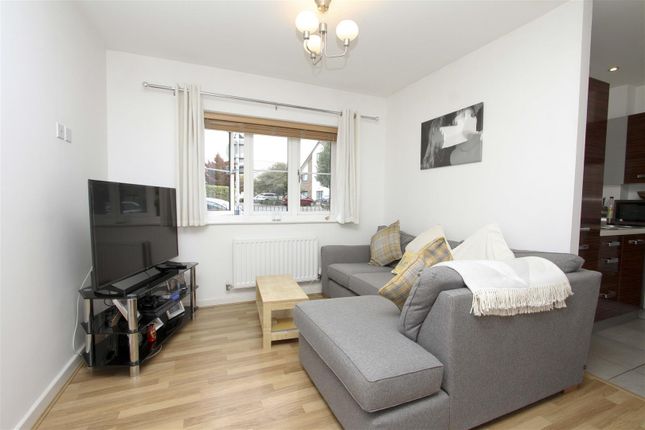 Flat to rent in Horseshoe Drive, Hillingdon