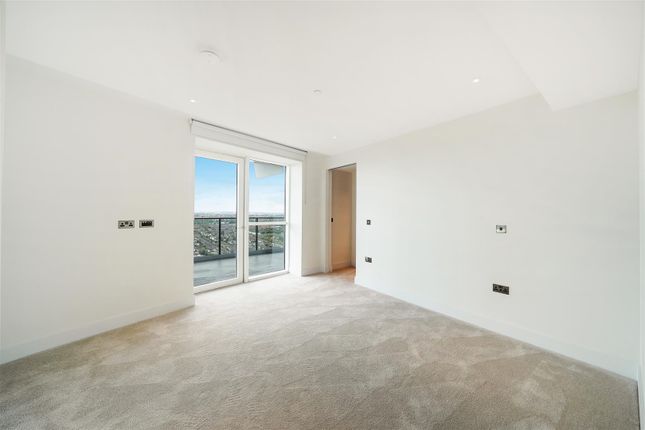 Flat to rent in Cassini Apartments, White City Living, London