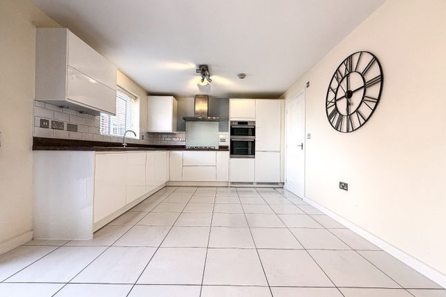 14 Majestic Road, Bridgwater, Somerset photo 3
