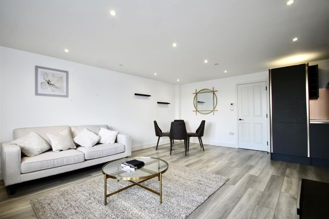 9 Kelsey Apartments, Bridge Street, Leatherhead photo 3