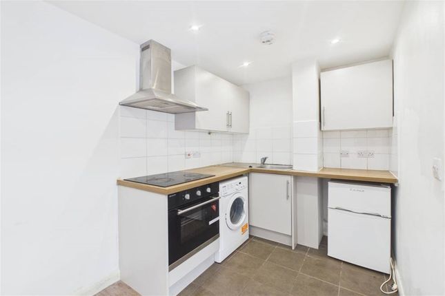 70, Flat 17, Honor Oak Road, London photo 3