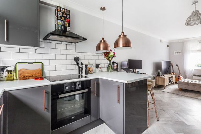 Flat for sale in Adelina Mews, London