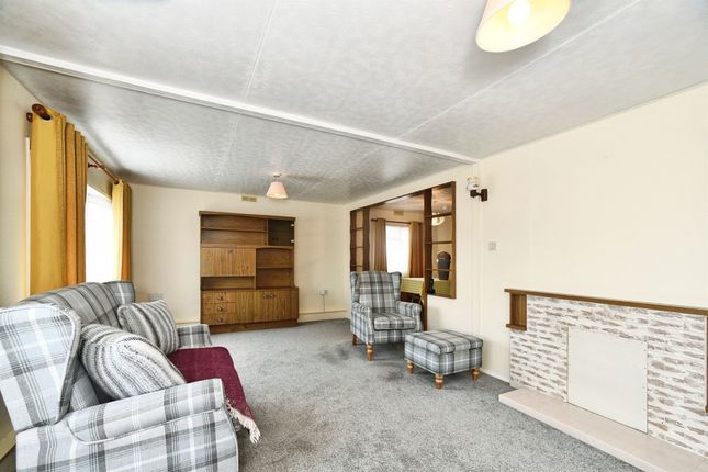 14, Russett Avenue, Lechlade photo 3