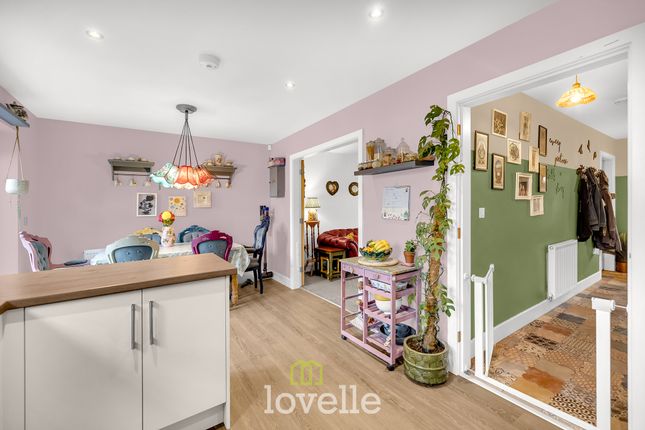 5, Runway Lane, Holton-le-Clay photo 4