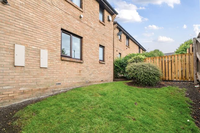 18 Eavestone Grove, Harrogate photo 4