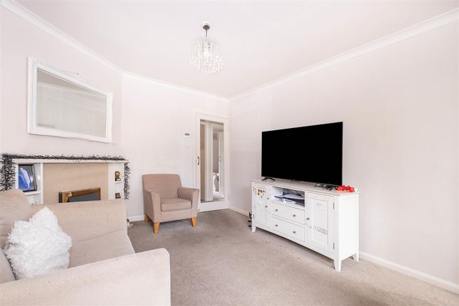 79, Speer Road, Thames Ditton photo 4