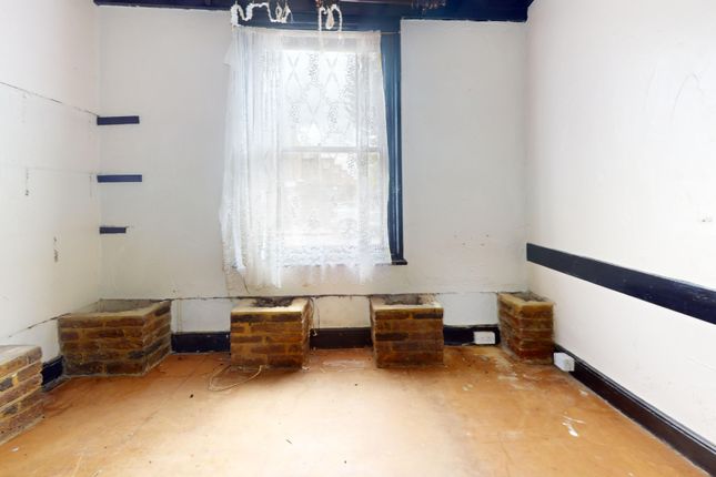 249 Eversleigh Road, London photo 2