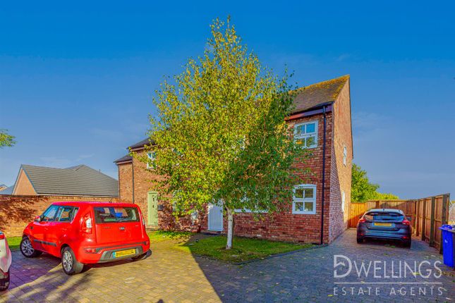 3-bed house on Poplars Barn, Chestnut Drive, Burton-On-Trent, £270,000
