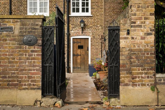 Tudor House,, Hampton Court Road, Surrey photo 2