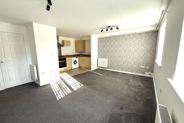2, Glovers Hill Court, Rugeley photo 4