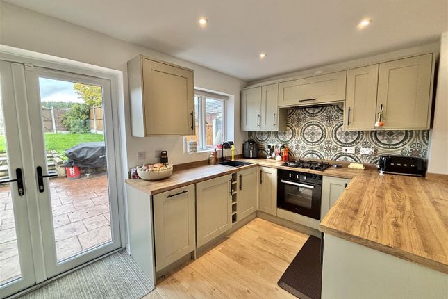Crowden Drive, Glossop photo 4