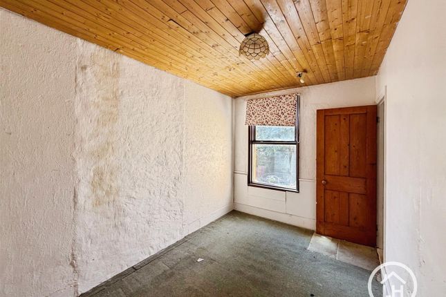 10, Cecil Road, Rochester photo 4