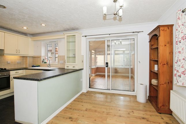 25, Crystal Drive, Peterborough photo 4