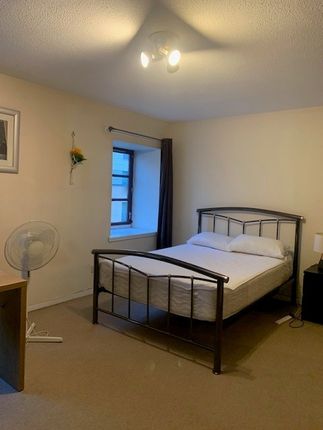 Flat to rent in Bell Street, Glasgow