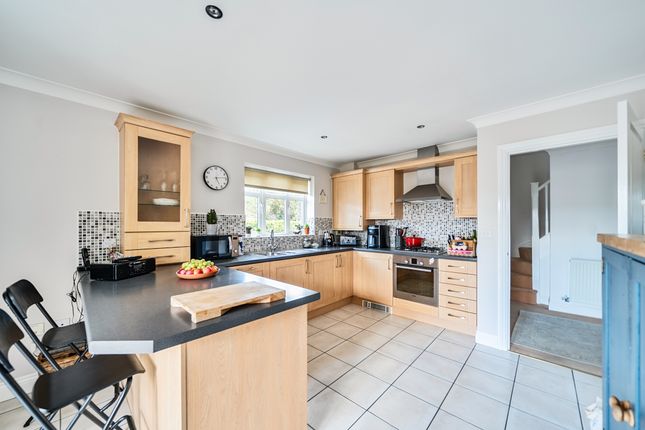 8, Somerset Court, Swindon photo 4