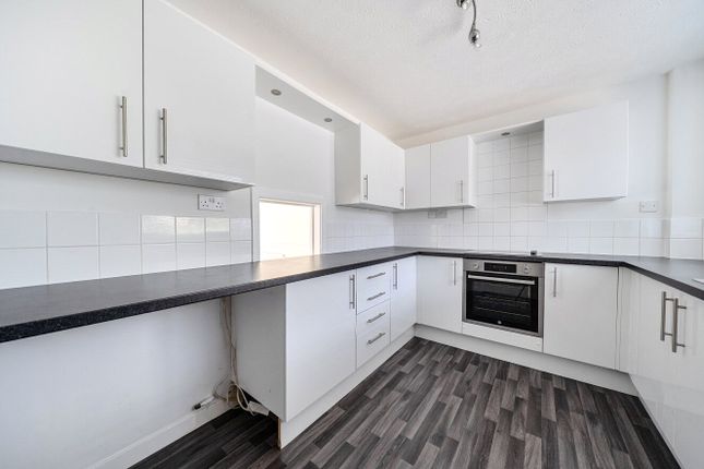 12, Eskdale Way, Surrey photo 4